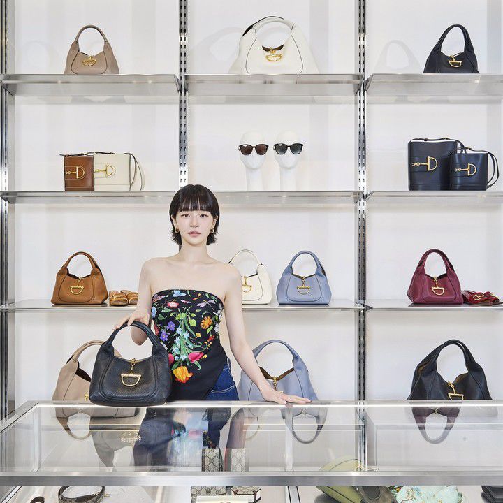 갤러리아백화점 명품관 WEST 구찌 여성 스토어 리뉴얼 오픈 기념 글로벌 브랜드 앰버서더 박규영 구찌 룩 공개. 1