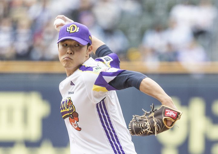 6일 서울 잠실구장에서 열린 LG 트윈스와 경기에 선발 등판한 두산 베어스 최원준