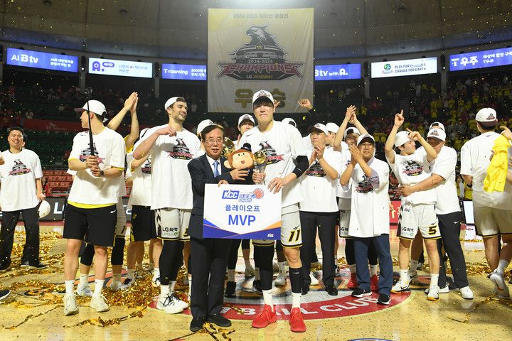 2024-2025 KCC 프로농구 플레이오프 MVP로 선정된 창원 LG 허일영