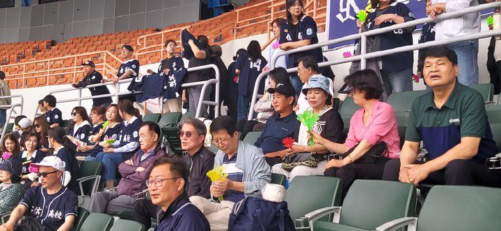 유신고 응원석(사진 MHN 엄민용 선임기자)