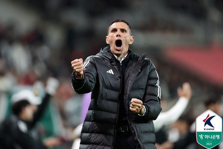 3일 서울월드컵경기장에서 열린 FC서울과 경기에서 승리를 거둔 뒤 포효하는 전북 현대 거스 포옛 감독