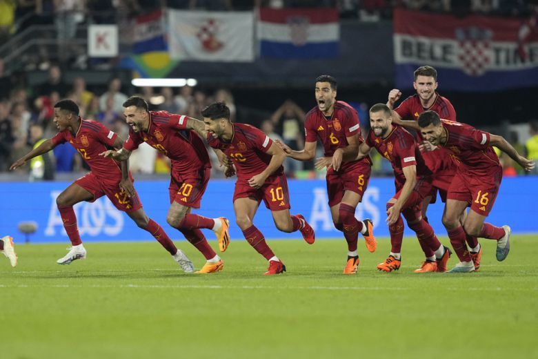 2022-2023 유럽축구연맹 네이션스리그 결승에서 승부차기 혈투 끝에 우승이 확정되자 환호하는 스페인 선수들