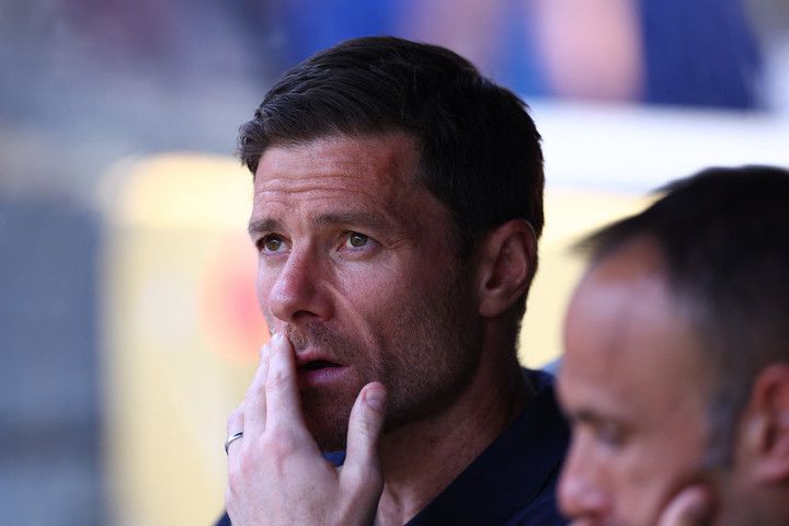 2025년 6월 18일, 경기 시작 전, 레알 마드리드의 사비 알론소 감독.