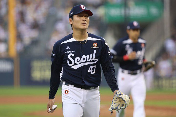 21일 서울 잠실야구장에서 펼쳐진 LG전에 선발투수로 나선 두산 곽빈