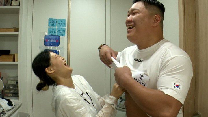 역도왕의 아내 한태희씨 와 실업팀 주장인 역도 선수 서희엽씨(사진= 인간극장)