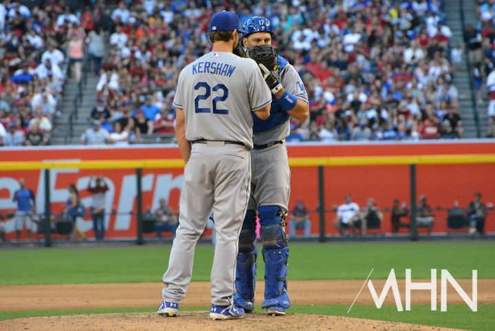 (전 다저스 포수였던 AJ 엘리스(오른쪽)와 커쇼)