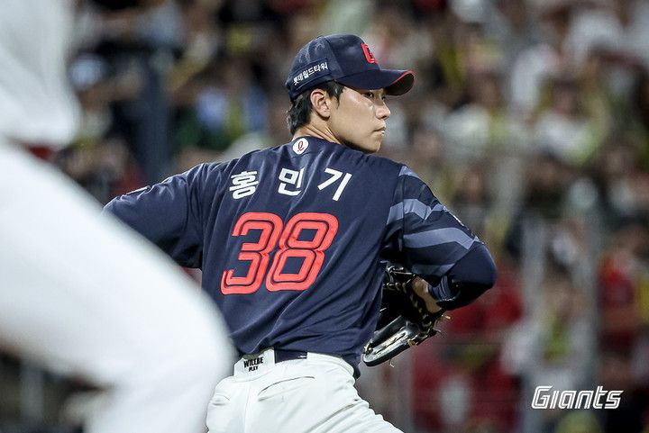 빠른 공을 앞세워 선발과 불펜 자리에서 전천후 활약을 펼쳐주고 있는 좌완 롯데 홍민기.