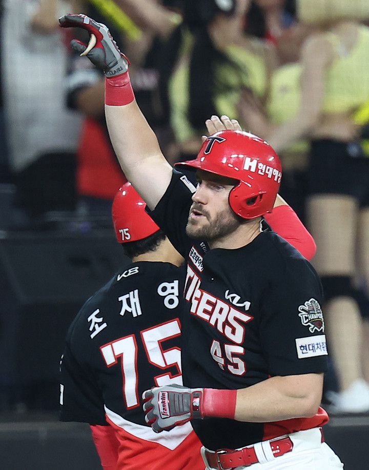 8일 대전 한화생명볼파크에서 열린 한화와 경기 도중 8회초 만루 홈런을 때려낸 KIA 패트릭 위즈덤