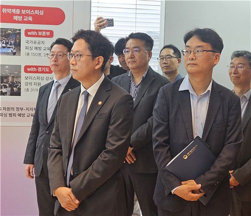 배경훈 과기정통부 장관이 8일 서울 종로구 KT 광화문 사옥에서 통신업계와 보이스피싱 대응책 간담회를 하고 있다. 2025.8.8