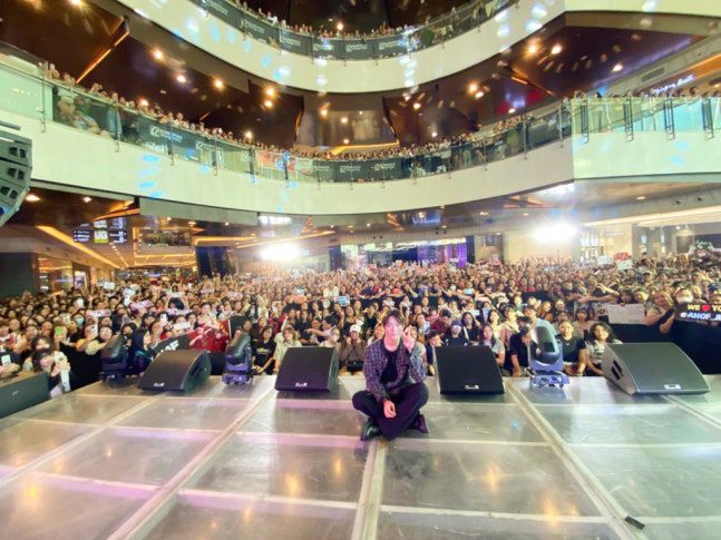 아홉(AHOF)의 멤버 제이엘