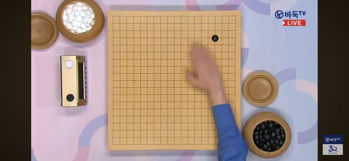 김은지 9단의 첫 수.(사진 바둑TV 캡처)