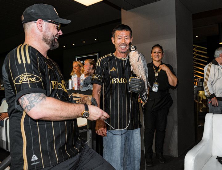 (이날 경기장에는 손흥민 부친의 모습도 보였다)