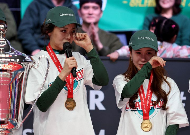 23-24시즌 우승 후 울음을 터뜨린 하나카드 김가영-김진아
