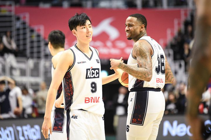 KCC 송교창과 숀 롱