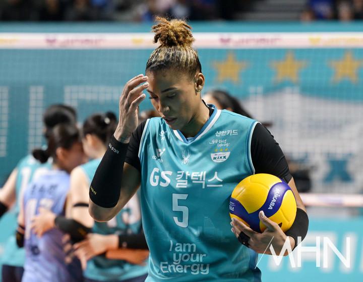 GS칼텍스 실바가 아쉬워하고 있다