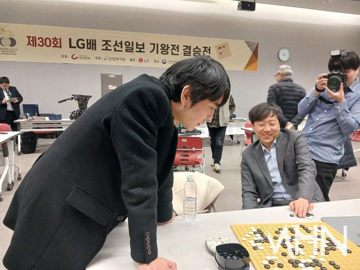 이세돌 9단이 신민준 9단을 응원하기 위해 대회장을 찾았다.(사진 MHN 엄민용 선임기자)