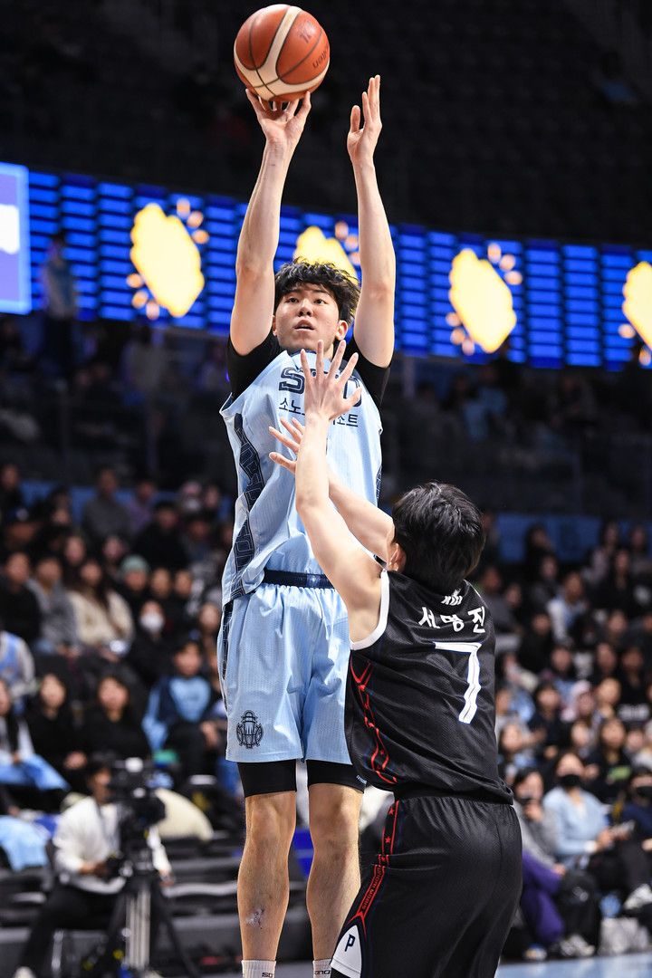27일 고양 소노 아레나에서 열린 울산 현대모비스와 경기 도중 슛을 시도하는 고양 소노 강지훈