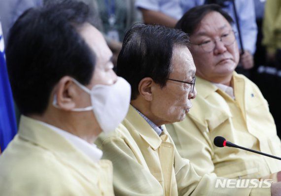 [서울=뉴시스] 최동준 기자 = 이해찬 더불어민주당 대표가 12일 서울 여의도 국회에서 열린 고위당정협의회에서 발언하고 있다. 2020.08.12. photocdj@newsis.com /사진=뉴시스