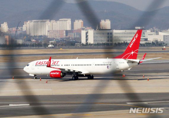 지난 3월 서울 강서구 김포공항에서 이스타항공 여객기가 대기하고 있다. /사진=뉴시스