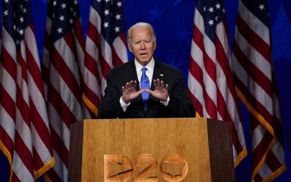 조 바이든 전 미국 부통령이 지난달 20일(현지시간) 민주당 전당대회 마지막날 델라웨어주 윌밍턴에서 화상으로 대선 후보 지명 수락 연설을 하고 있다.로이터뉴스1