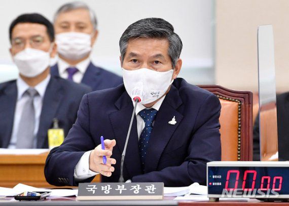 정경두 국방부 장관이 1일 오전 서울 여의도 국회에서 열린 국방위원회 전체회의에서 의원 질문에 답변하고 있다. 2020.09.01. 사진=서동일 기자