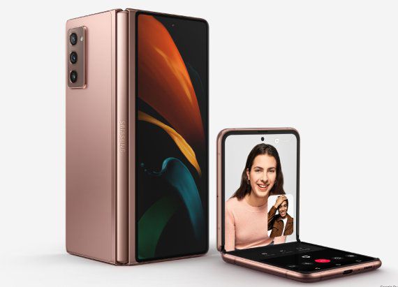 '갤럭시Z폴드2(왼쪽)'와 '갤럭시Z플립5G' 삼성전자 제공