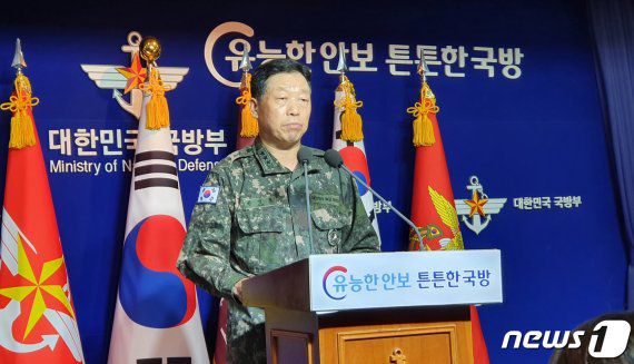 안영호 합참작전본부장이 24일 오전 국방부에서 서해 최북단 소연평도에서 실종된 공무원과 관련한 입장문을 발표하고 있다.