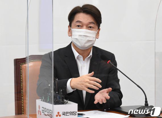 안철수 국민의당 대표가 6일 오전 서울 여의도 국회에서 열린 공유정당 플랫폼 및 국정감사 37대 정책과제 발표에 참석, 발언하고 있다. 2020.10.6/뉴스1 © News1 박세연 기자 /사진=뉴스1