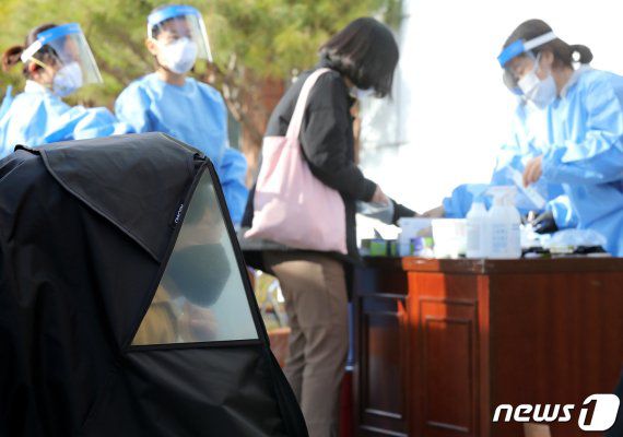 더불어민주당과 정부, 청와대는 코로나19 확산에 따른 3차 재난지원금 편성을 위해 예산안 일부를 순증키로 했다. 당정청은 3차 재난지원금을 취약계층에 따라 맞춤형으로 지원할 방침이다. 사진=뉴스1