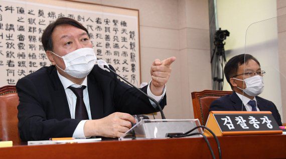 윤석열 검찰총장이 지난 10월22일 서울 여의도 국회에서 열린 법제사법위원회의 대검찰청에 대한 국정감사에 출석해 의원 질의에 답변하고 있다. /사진=박범준 기자