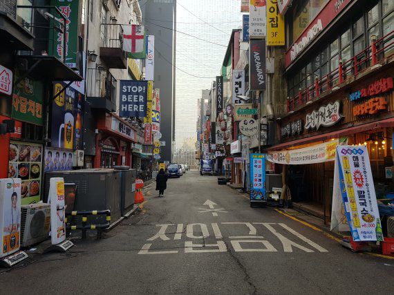 28일 낮 12시께 서울 종로구 번화가는 점심 시간임에도 한산했다. /사진=윤홍집 기자