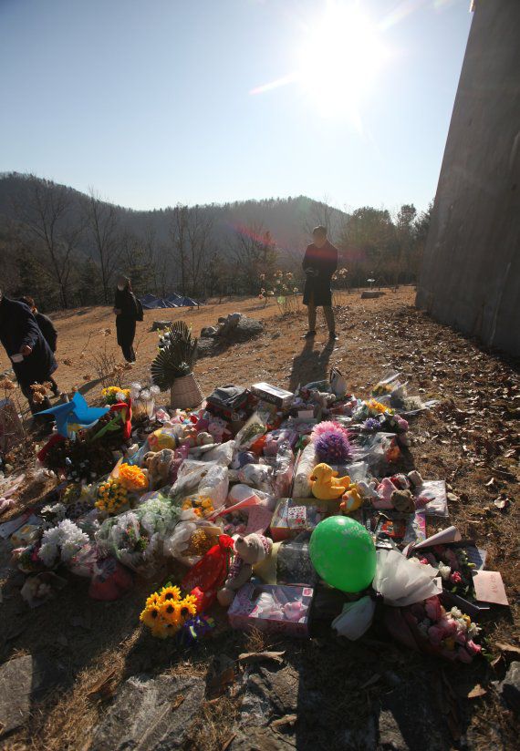 정인 양의 유골이 안장된 경기 양평 하이패밀리 안데르센 공원묘지에 추모객들의 발길이 이어지고 있다. 사진=김범석 기자