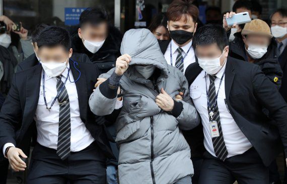 정인양을 입양한 후 수개월간 학대해 사망에 이르게 한 혐의를 받는 양부 안모씨가 13일 서울 신월로 서울남부지방법원에서 첫 공판을 마친 뒤 나오고 있다. 사진=김범석 기자