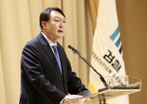 윤석열 검찰총장이 지난해 1월2일 오후 서울 서초구 대검찰청 별관에서 열린 '대검 신년 다짐회'에서 신년사를 낭독하고 있다. / 사진=뉴시스