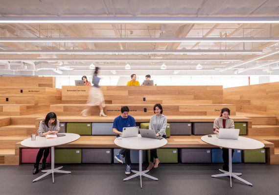 뱅크 샐러드 사무실 내부 대회의실인 샐러드 볼(Salad Bowl) 전경