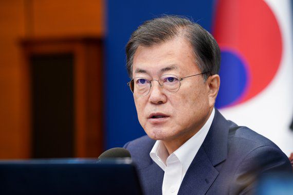 문재인 대통령이 지난 5일 청와대 여민관에서 열린 수석·보좌관 회의를 주재하고 있다. /사진=뉴스1