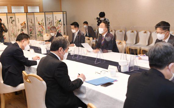 홍남기 부총리 겸 기획재정부 장관이 4월 21일 서울 광화문 정부서울청사에서 열린 '제20차 부동산시장 점검 관계장관회의'를 주재, 모두발언을 하고 있다/사진=기재부 제공