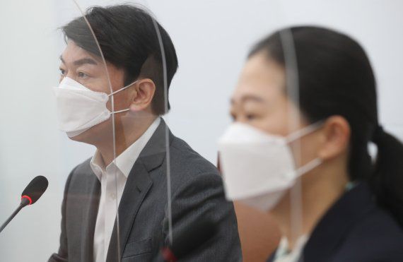 (서울=뉴스1) 오대일 기자 = 안철수 국민의당 대표가 21일 오전 서울 여의도 국회에서 열린 최고위원회의에서 모두발언을 하고 있다. 2021.6.21/뉴스1 /사진=뉴스1화상