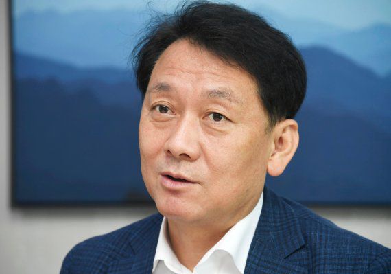 차기 대선에 출마한 이광재 더불어민주당 의원이 24일 국회 의원회관에서 파이낸셜뉴스와 가진 인터뷰에서 주요 현안에 대한 자신의 의견을 밝히고 있다. 사진=박범준 기자