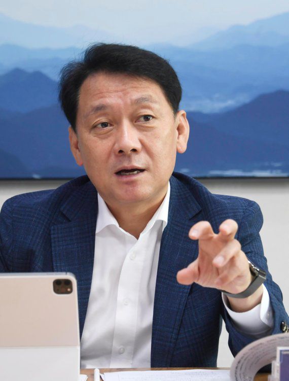 차기 대선에 출마한 이광재 더불어민주당 의원이 24일 국회 의원회관에서 파이낸셜뉴스와 가진 인터뷰에서 주요 현안에 대한 자신의 의견을 밝히고 있다. 사진=박범준 기자