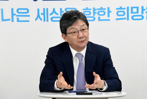 국민의힘 대권주자인 유승민 전 의원이 1일 서울 여의도 희망22 사무실에서 파이낸셜뉴스와 가진 인터뷰에서 주요 현안에 대한 의견을 밝히고 있다. 사진=박범준 기자