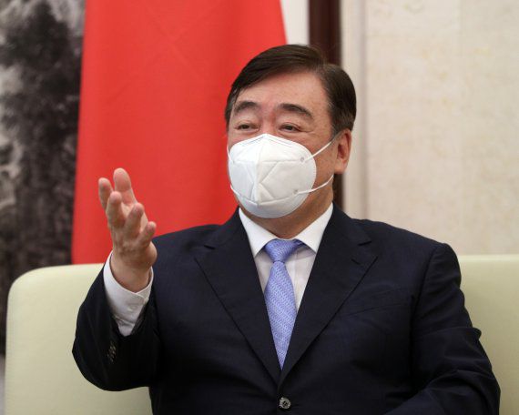 싱하이밍 주한 중국대사가 9일 오후 서울 중구 주한중국대사관에서 열린 환아용품 기증식에서 인사말을 하고 있다. 사진=뉴스1.