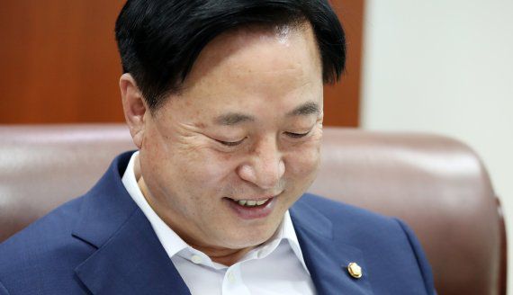 더불어민주당 대권주자인 김두관 의원이 지난 26일 서울 여의도 국회 의원회관 사무실에서 인터뷰하고 있다./사진=뉴시스