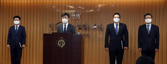 (서울=뉴스1) 이승배 기자 = 세월호참사 당시 폐쇄회로(CC)TV 영상이 담긴 저장장치(DVR) 조작 의혹 등을 수사한 이현주 특별검사가 10일 오후 서울 서초구 서울지방변호사회관에서 수사 결과를 발표하고 있다. 사진=뉴스1