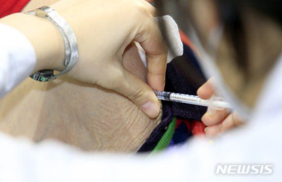 코로나19 백신 접종.[사진=뉴시스DB]