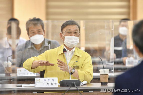 정하영 김포시장 6일 김포시-더불어민주당 당정협의회 발언. 사진제공=김포시                                    박상혁 국회의원 6일 김포시-더불어민주당 당정협의회 발언. 사진제공=김포시