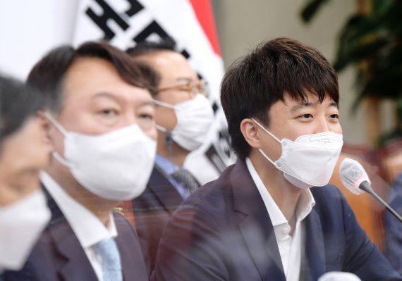 윤석열 전 검찰총장(왼쪽)과 이준석 국민의힘 대표. 뉴스1 제공