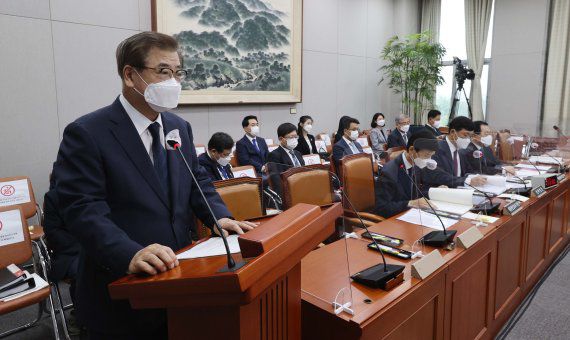 [서울=뉴시스] 최동준 기자 = 서훈 국가안보실장이 23일 서울 여의도 국회에서 열린 운영위원회 전체회의에서 업무보고를 하고 있다. (공동취재사진) 2021.08.23. photo@newsis.com /사진=뉴시스