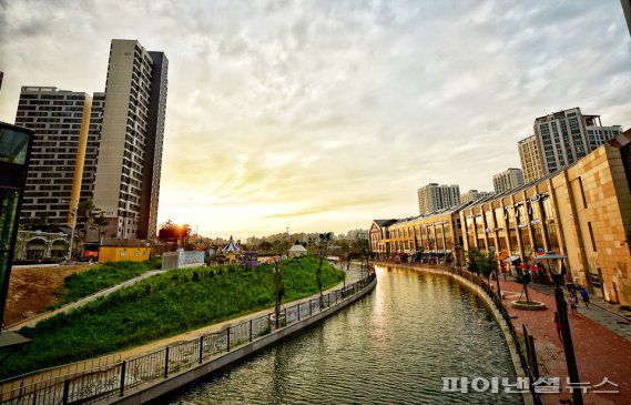 김포 한강신도시 금빛수로. 사진제공=김포시                                    김포 한강신도시 금빛수로. 사진제공=김포시                                    김포 한강신도시 금빛수로. 사진제공=김포시