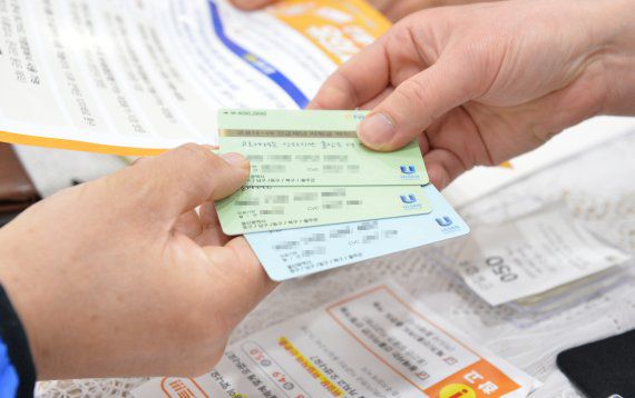 [자료사진] 지난해 지급된 코로나19 정부 재난지원금 선불카드 /사진=뉴시스